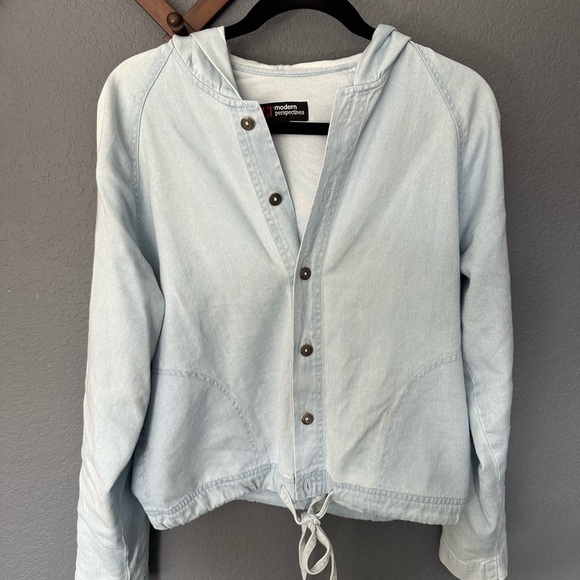 Trendy Lord & Taylor Light Weight ButtonUp Denim Jacket With Hoodie and Pockets - Picture 2 of 6